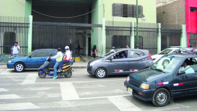Chincha: Marcas golpean a taxista y le roban su auto en la provincia de Chincha