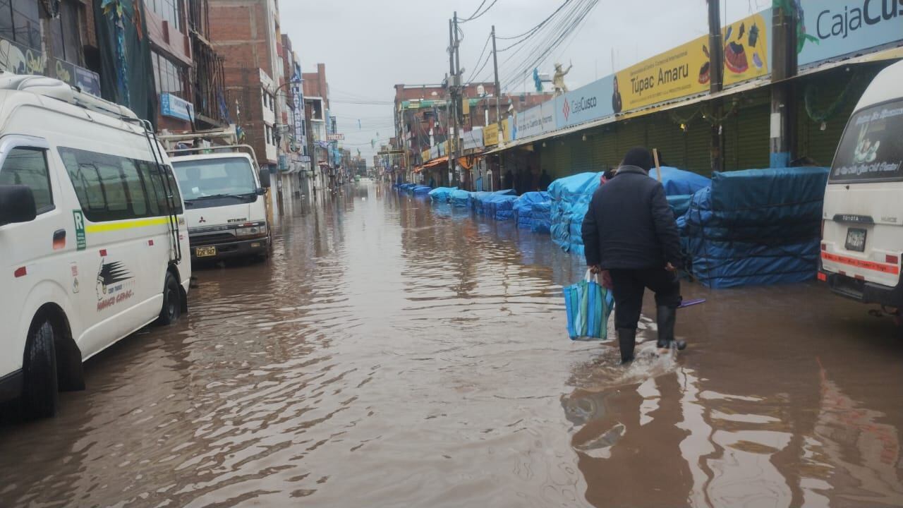 La zona más afectada es el barrio Túpac Amaru, pues los vecinos quedaron atrapadas dentro de sus viviendas.