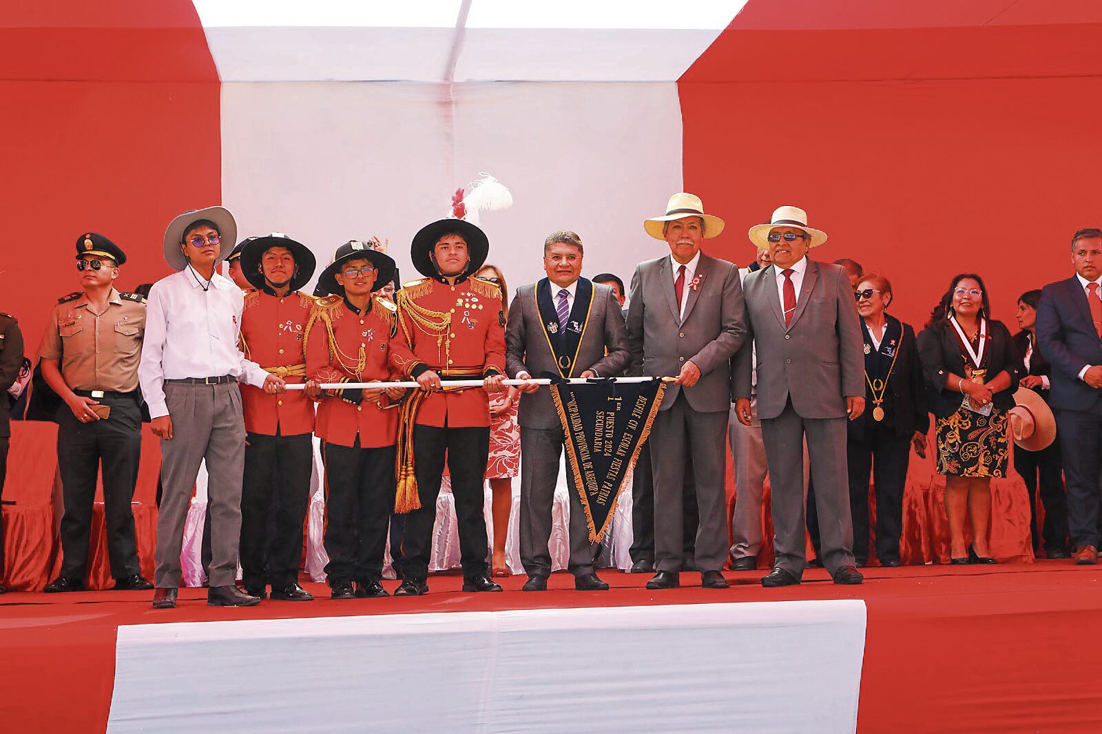 San Jerónimo se llevó el estandarte del primer lugar, nivel secundario. (Foto: GEC)