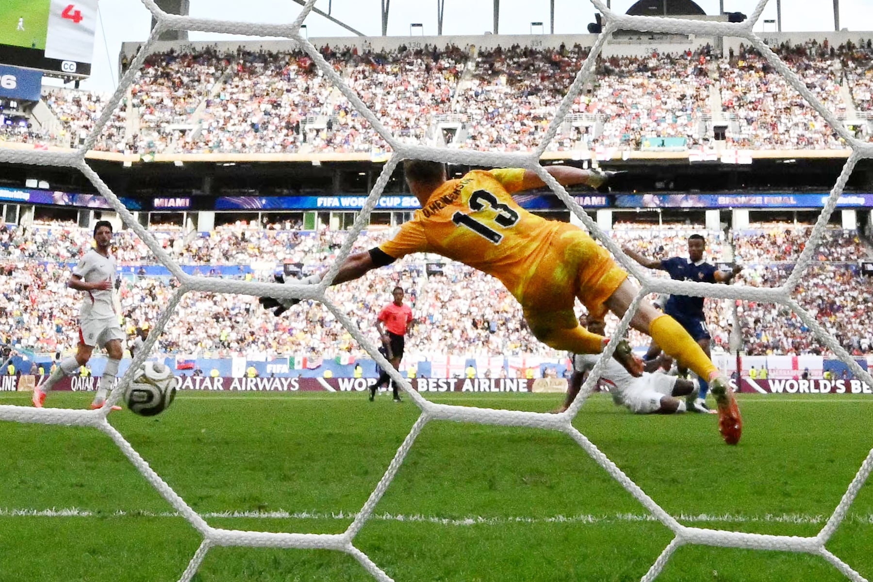 Inglaterra 4-3 Francia. Kylian Mbappé vuelve a anotar un gol para el conjunto francés por el tercer puesto del Mundial 2026. (Photo by CHANDAN KHANNA / AFP)