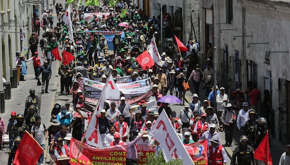 Gremios y trabajadores participaron de multitudinaria protesta (Foto: Leonardo Cuito)