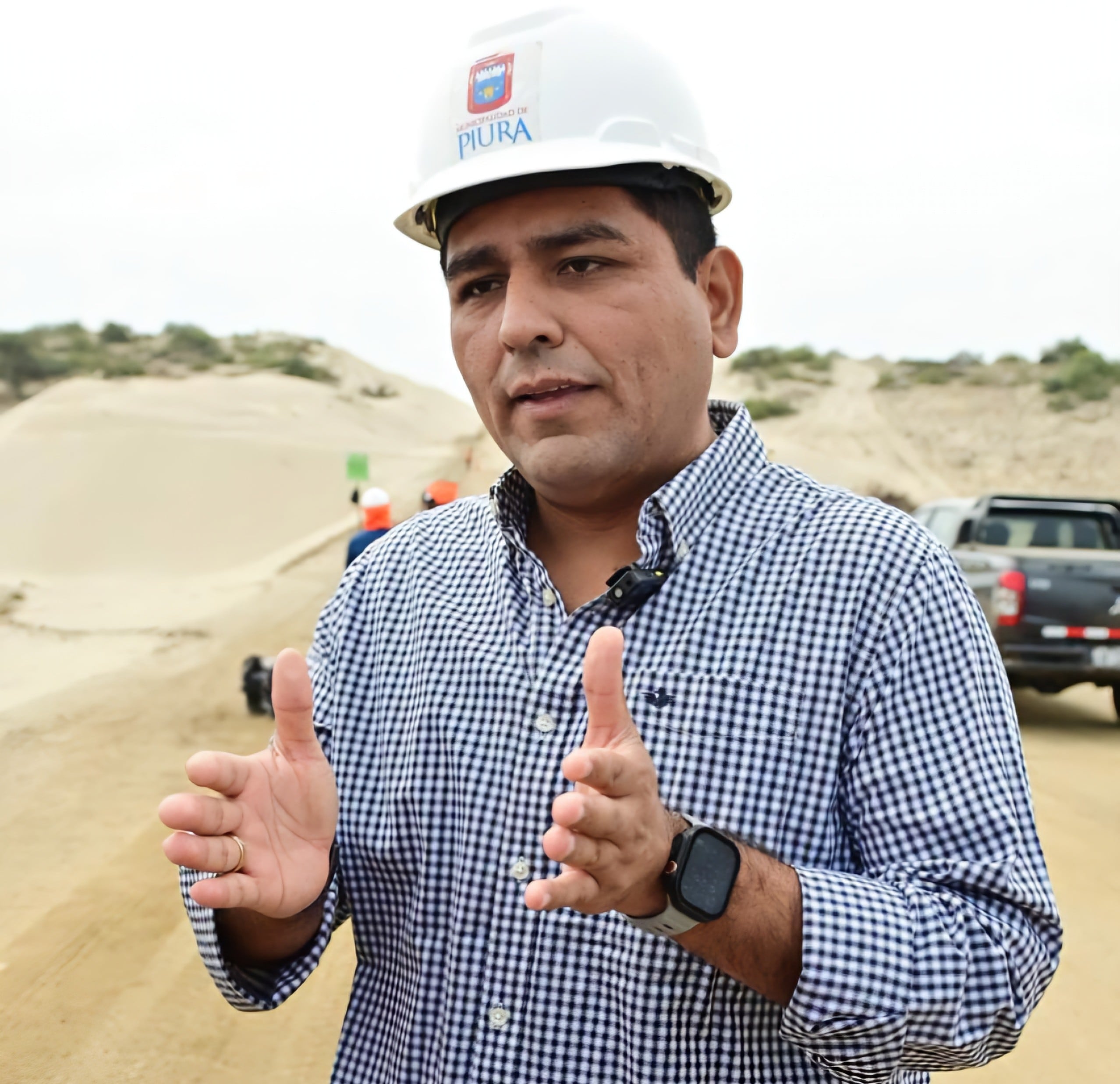 El burgomaestre de Piura explica la puesta en marcha de las fotopapeletas.