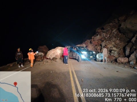 Nuevo derrumbe de rocas afectó la Panamericana Sur, en Arequipa. Foto: MTC.