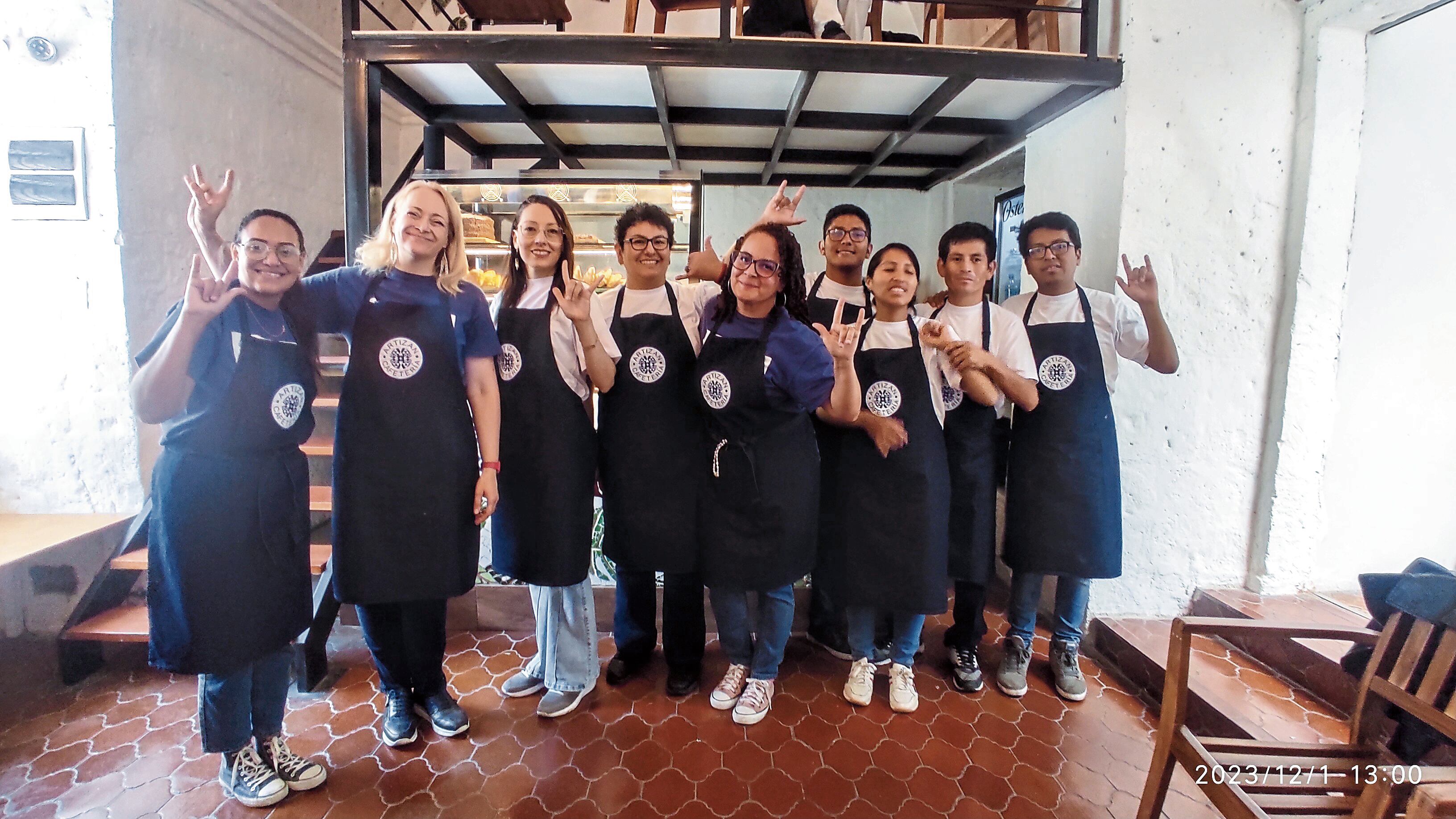 Personal dispuesto a atender a la población que acuda a su local. (Foto: Difusión)