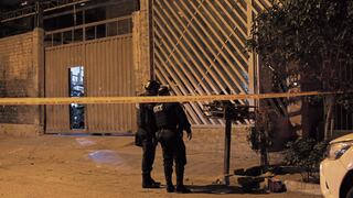 Denuncian que sujetos atacaron a balazos fachada de negocio de comida en Ate y que exigen 60 mil soles a dueños