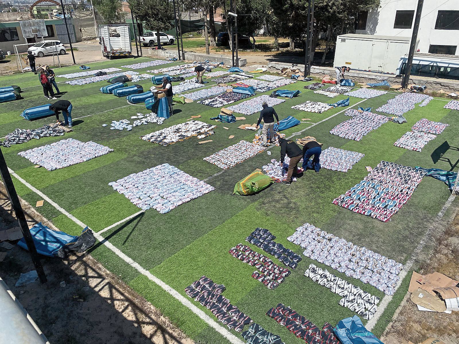 Decenas de pares de zapatillas en la Policía Fiscal, ubicado en Arequipa. Foto: GEC.