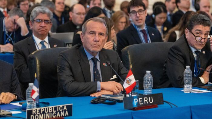 Elmer Schialer no se encuentra en el Perú, sino en una actividad oficial en China. Foto: gob.pe