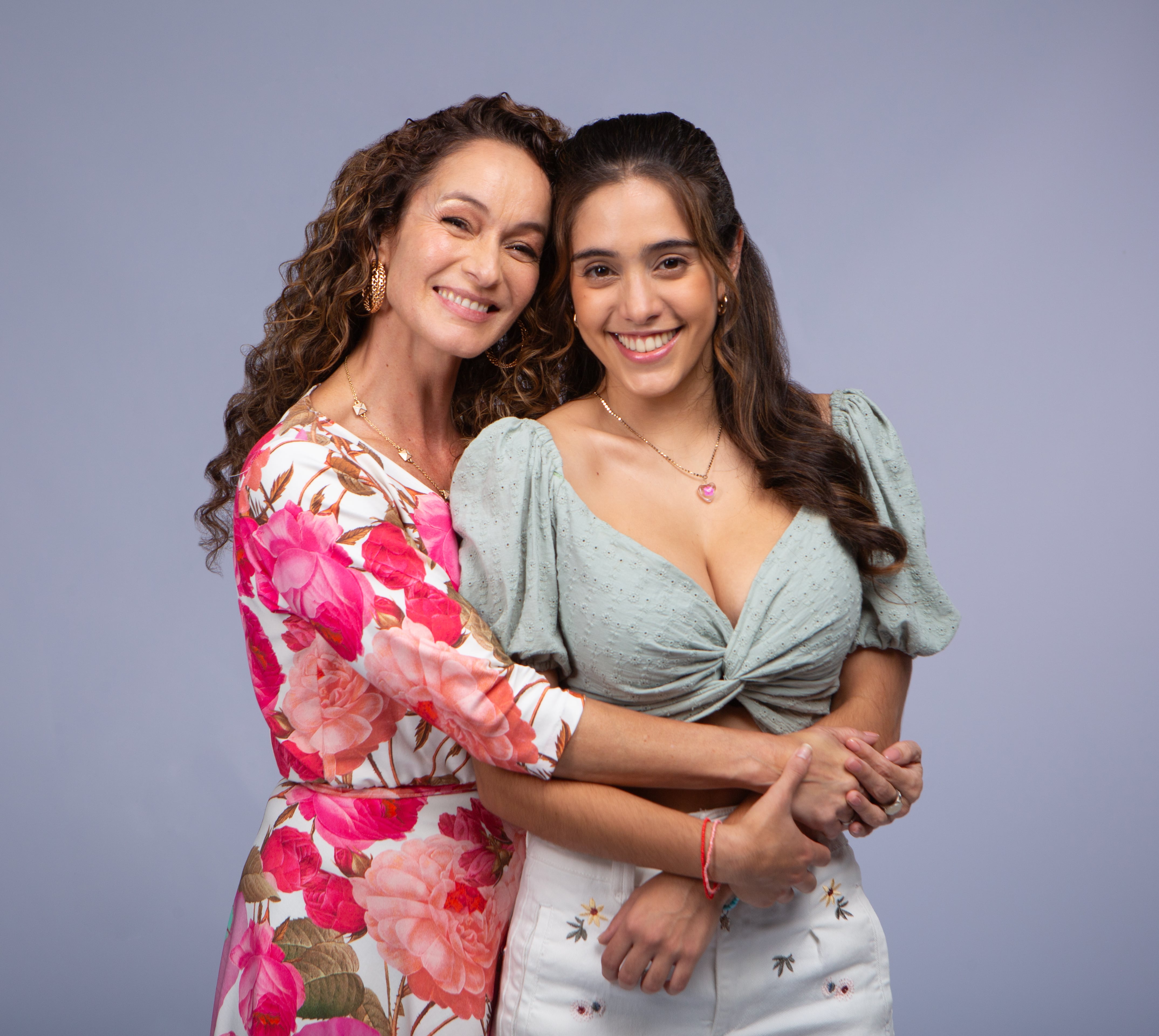 "Jimena Lindo y Magdyel Ugaz son personas lindas que me recibieron con los brazos abiertos, me siento muy abrazada y acompañada por ellas", dice Valeria Ríos.