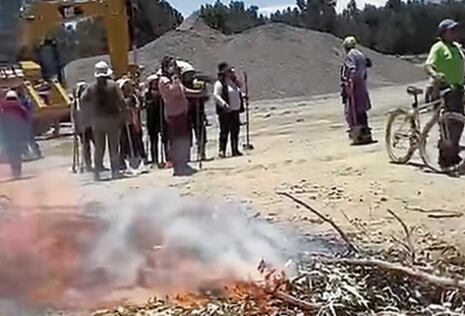 Pobladores protestan por paralización de carretera JU 103 y amenazan con paro en Jauja