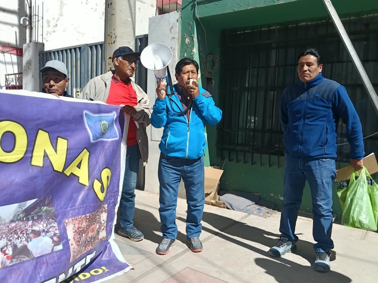 Puno: Dirigentes protestan exigiendo reorganización total de la Policía Nacional tras la denuncia de robo