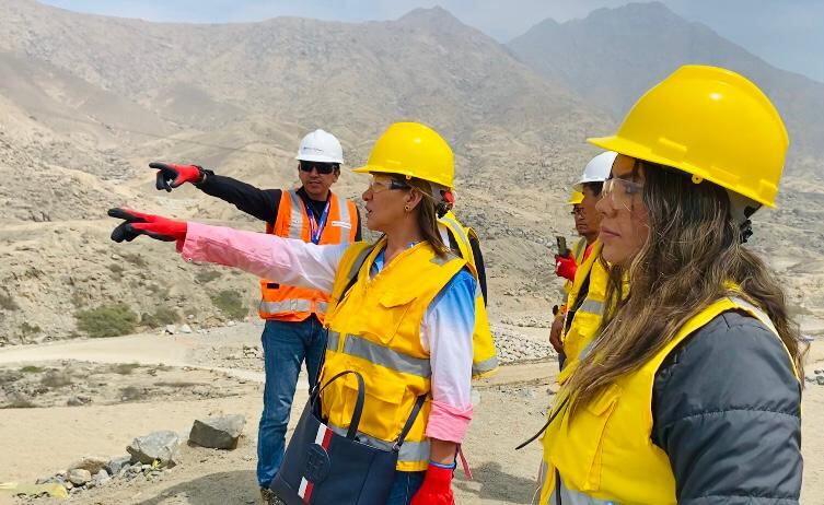 La presidenta del Consejo Regional de La Libertad recorrió obras que se ejecutan en parte alta del distrito El Porvenir y aseguró que se mitigaría golpe de El Niño.