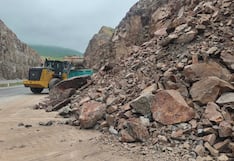 Limpian la vía costanera para restablecer el tránsito entre Mollendo e Islay en Arequipa