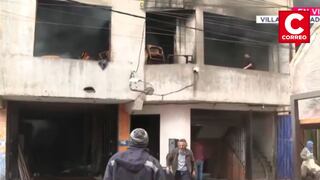 Incendio de grandes proporciones consume taller de carpintería en Villa El Salvador