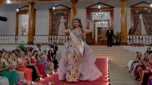 La Libertad: Coronan a Anabell Maza como la reina del 71° Festival de la Primavera