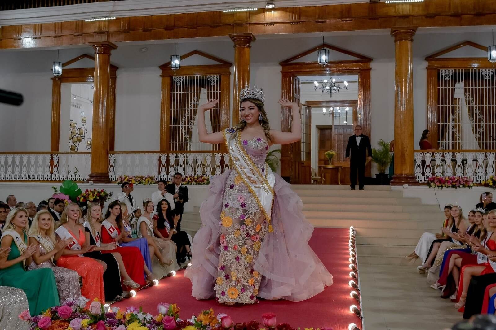 También asume el compromiso de colaborar y ser el rostro de la solidaridad, es por ello que será la abanderada de todas las actividades culturales y benéficas de la tradicional fiesta de las flores.