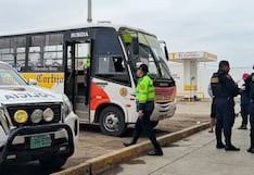 Balean microbús lleno de pasajeros en Trujillo