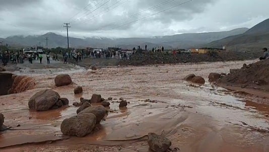 Ingreso de huaico en La Yesera, Caravelí. Foto: GEC.