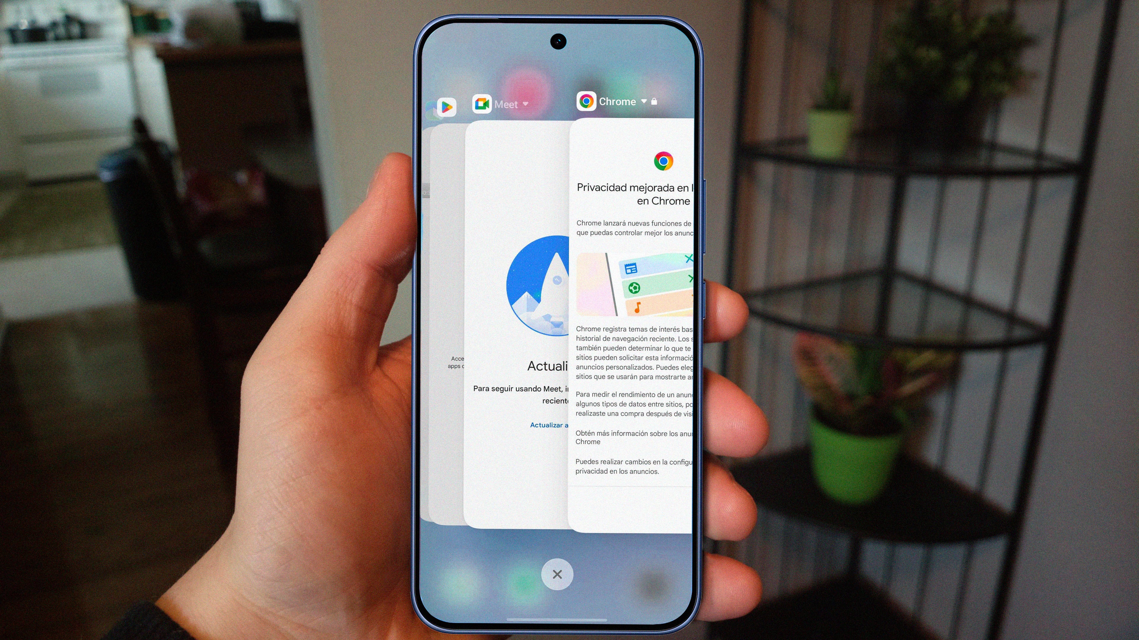 Los smartphones actuales administran automáticamente buena parte del consumo energético. Revisamos cuatro creencias frecuentes sobre carga, aplicaciones y modo oscuro.