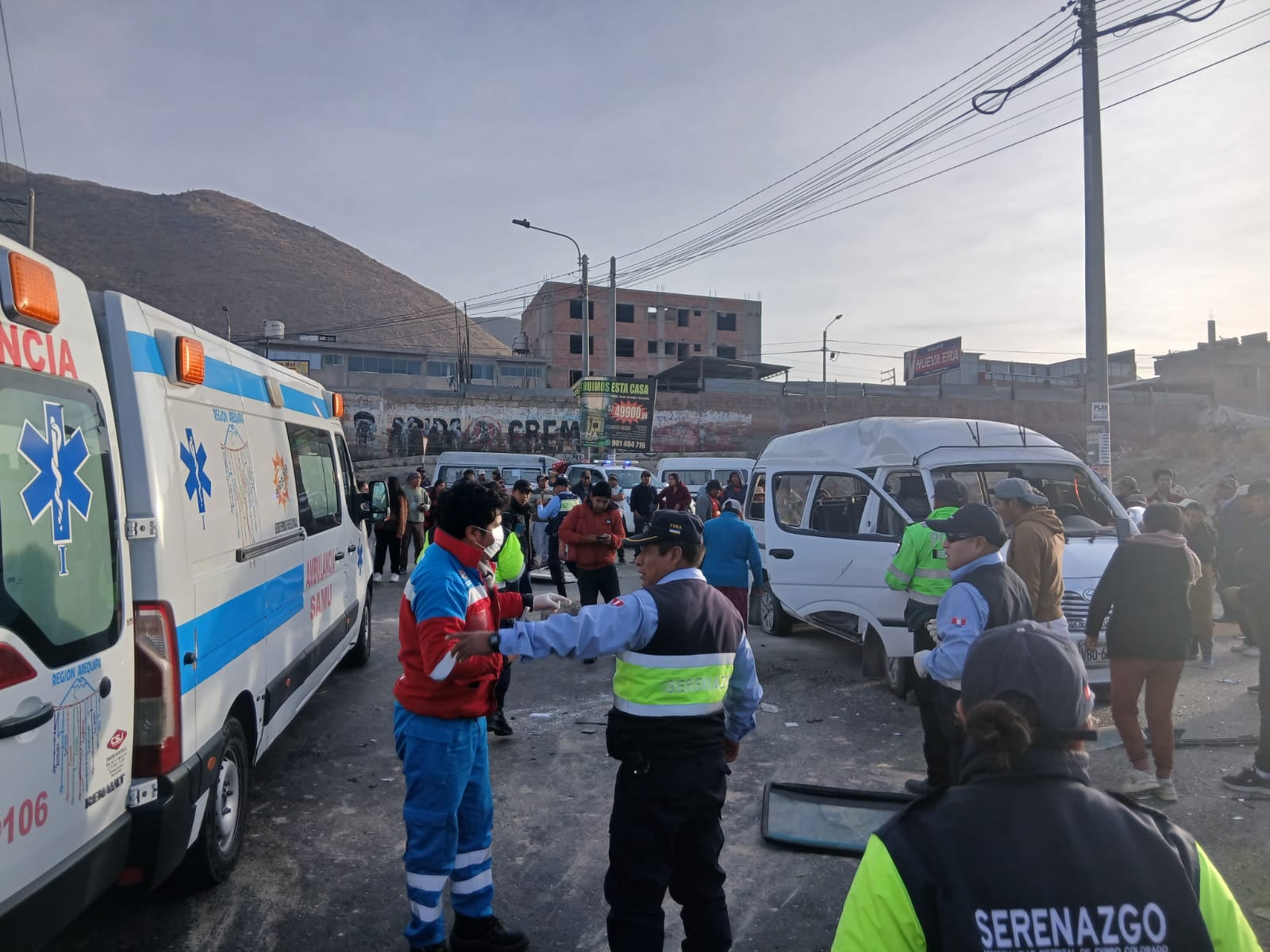 Pasajeros fueron trasladados a hospitales en diferentes ambulancias