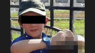 ¡Condena mundial! Niño yihadista australiano posa en Siria con una cabeza humana