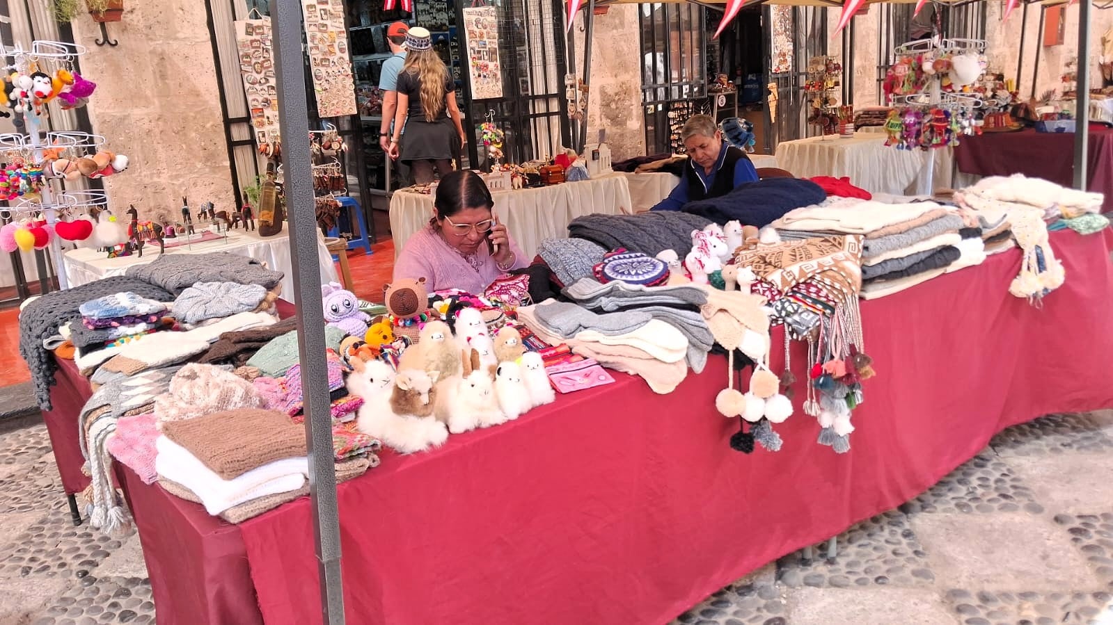 Feria de Artesanía en Arequipa por el aniversario de la Ciudad Blanca. (Foto: Flor Barrios/@photo.gec)