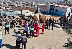 Bus se despista, aplasta una vivienda y deja heridos en Arequipa (VIDEO)