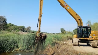 Proyecto Especial Chira Piura ejecuta trabajos de mantenimiento en el Dren Sechura