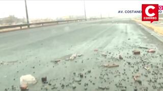 Oleaje anómalo afecta la avenida Costanera en el Callao: piedras y basura invaden pista y veredas