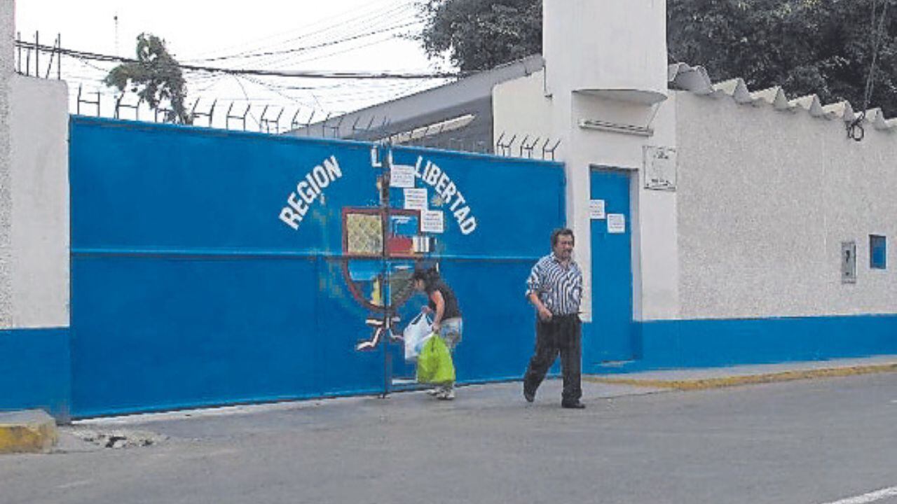 Específicamente son profesionales que trabajan en la Unidad Formuladora de Proyectos, pues se habría detectado que hacen tareas para las cuales no fueron designados.