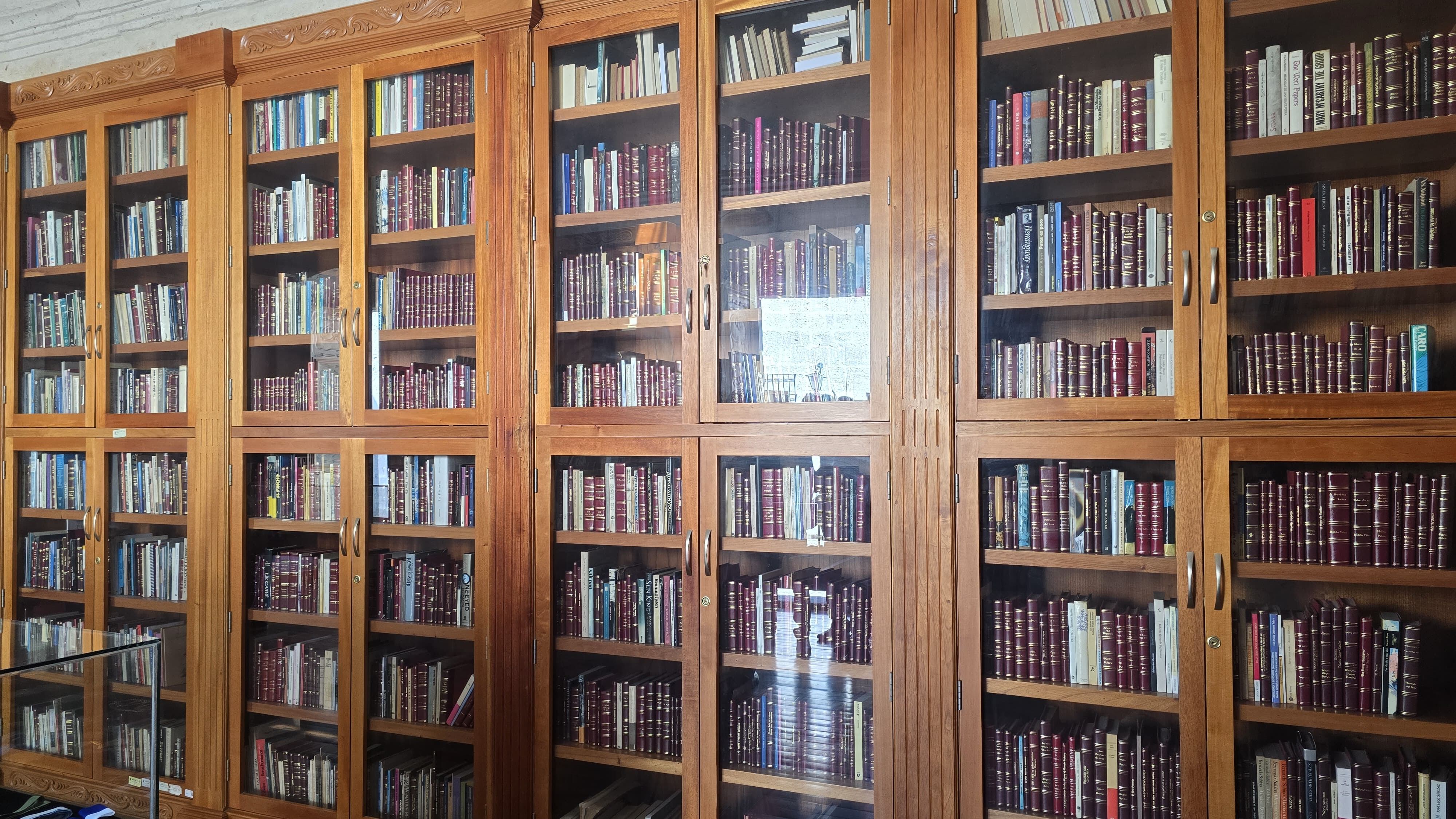 Colección de libros de Mario Vargas Llosa en Arequipa. Foto: GEC.