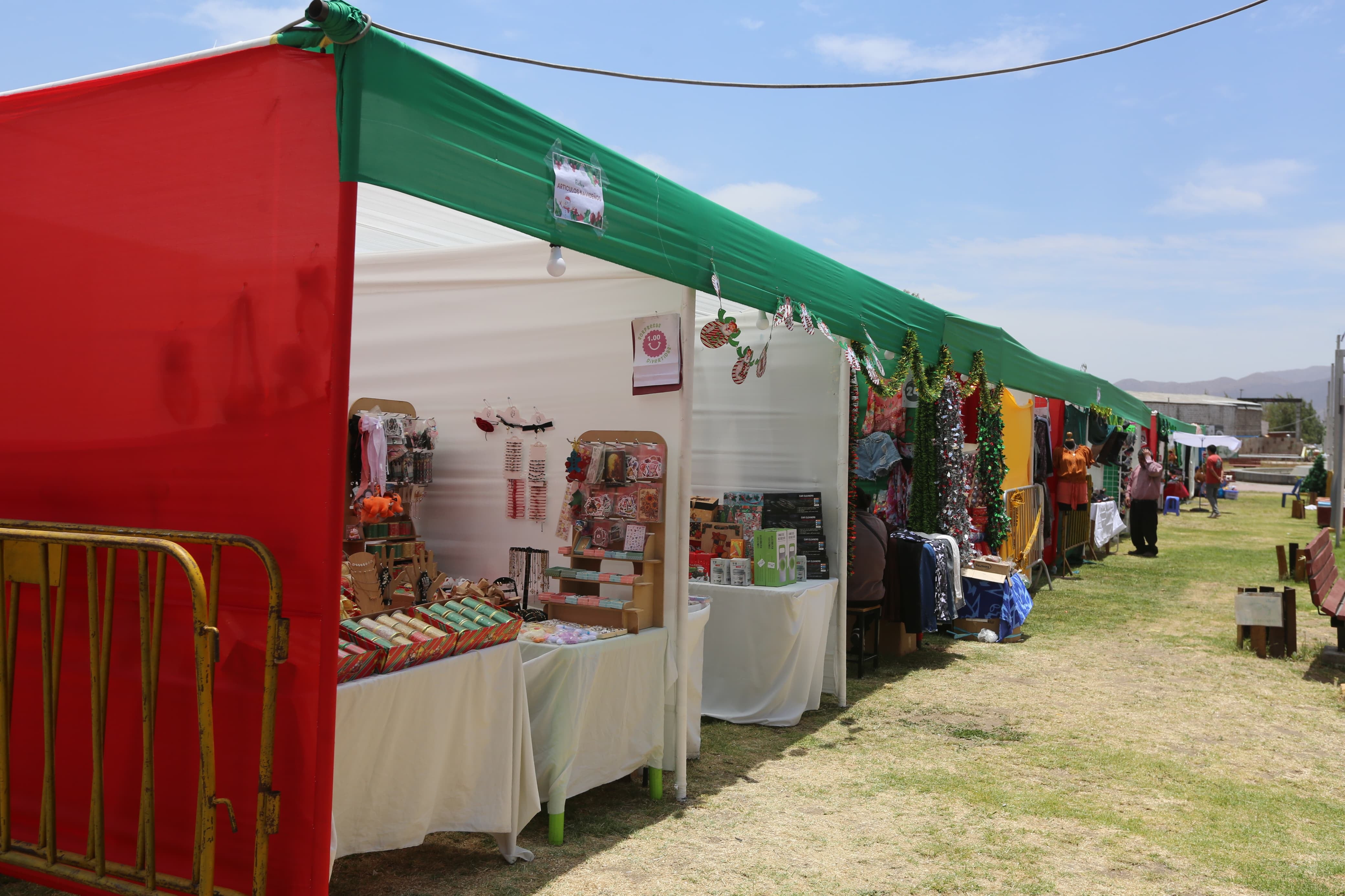 Reubican a ambulantes para campaña navideña. Foto: Leonardo Cuito.