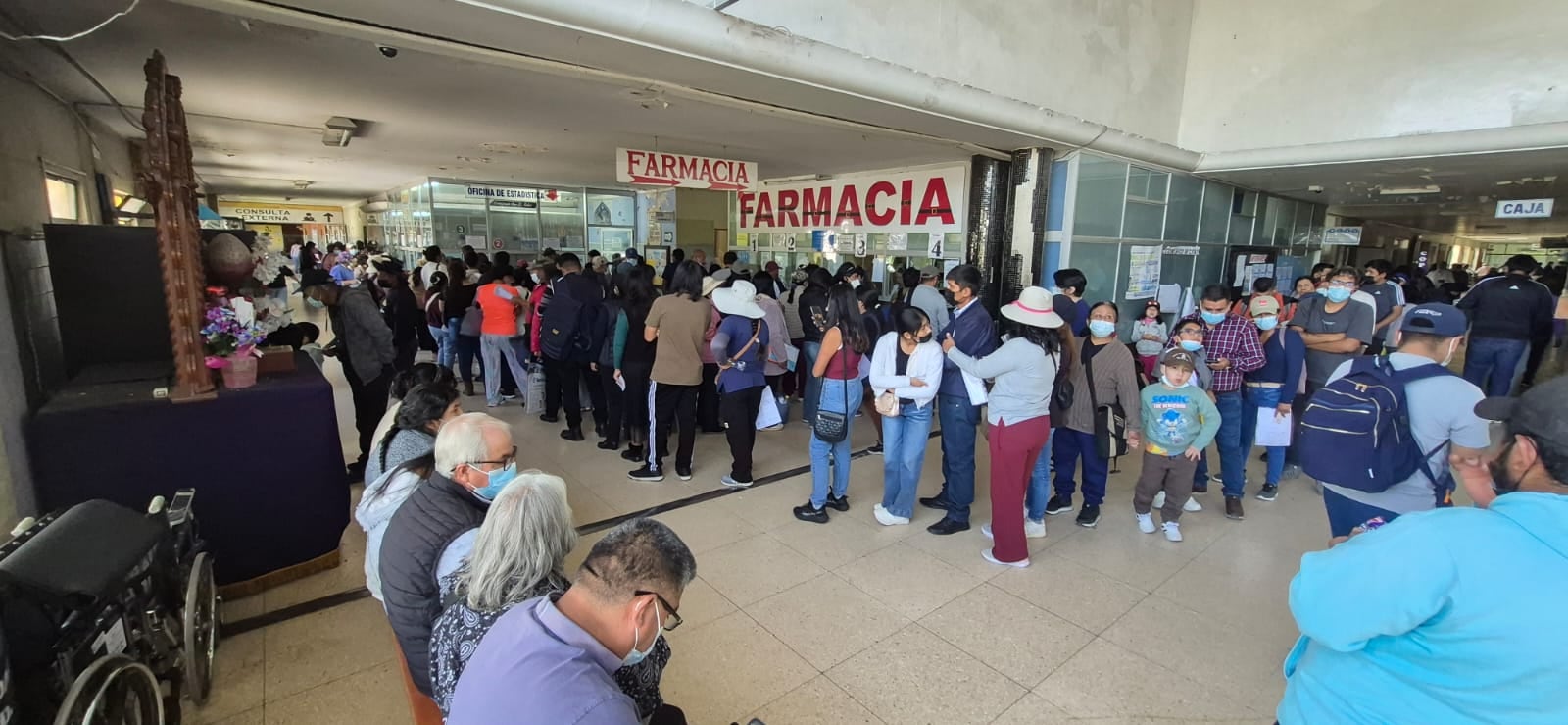 Largas colas en hospital Honorio Delgado Espinoza, tras reinicio de atenciones (Foto: Pedro Torres/@photo.gec)