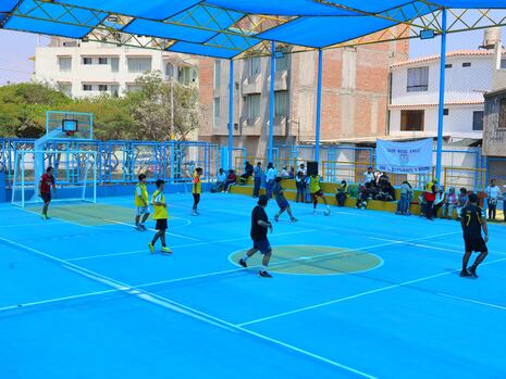 Arequipa: Campo deportivo con iluminación solar para vecinos de Bustamante y Rivero