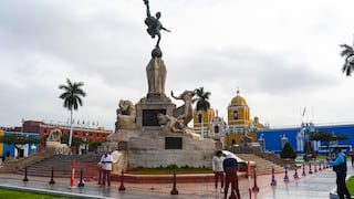 Cercan Monumento a la Libertad en Plaza Mayor de Trujillo