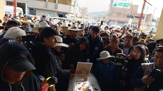 Puno: Población de Azángaro despide a menor y exige justicia por crimen que conmociona a la provincia