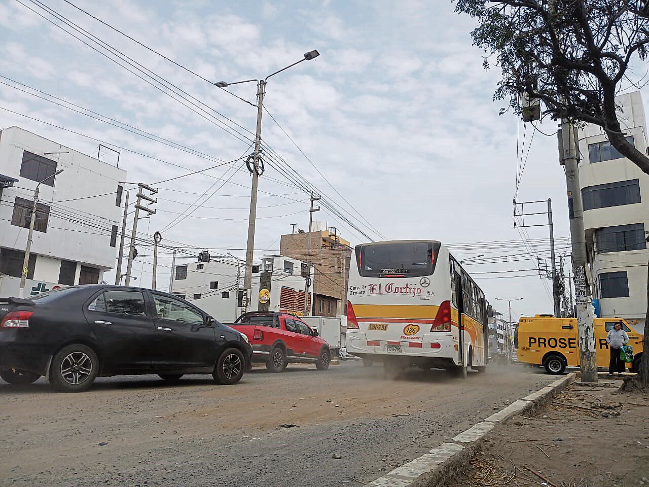 Los regidores de Trujillo aprueban en sesión de concejo que la Región ejecute tres vías locales con una inversión de S/ 37 millones.