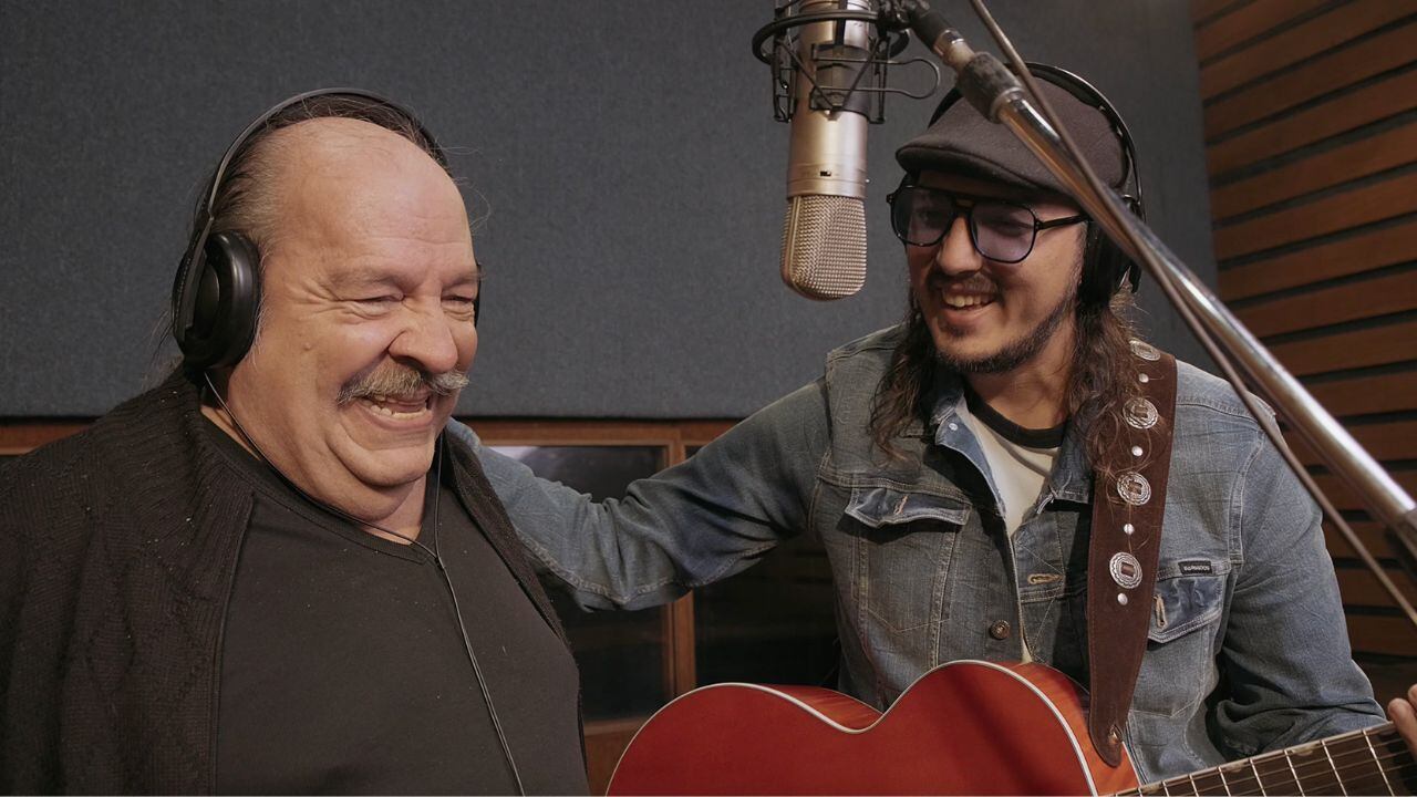La colaboración reúne al músico peruano con una de las figuras más influyentes de la música latinoamericana en una interpretación grabada entre Lima y Buenos Aires.
