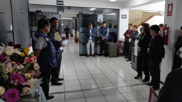 Trabajadores de la municipalidad de Arequipa hacen huelga y exigen aumento de S/230