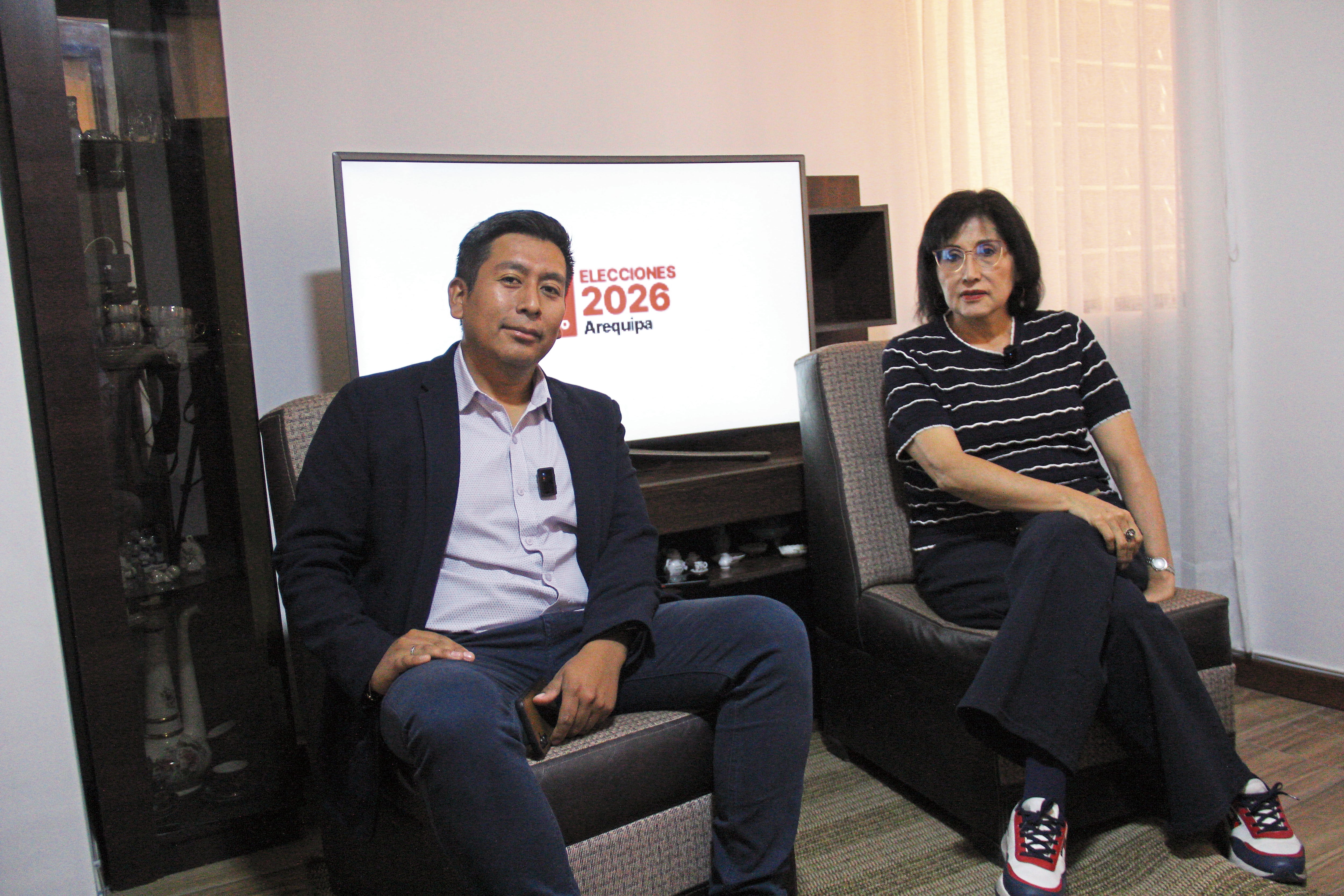 Mónica Cáceres y Juan Guillermo Mamani en conducción desde Arequipa. Foto: Pául Flores.