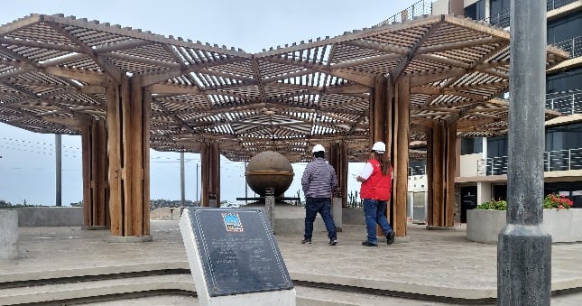 La Contraloría General de la República señala que estructuras registran fisuras, desprendimiento de material, corrosión y oxidación. Obra permanece inoperativa y fue ejecutada en gestión de exalcalde de APP, César Juárez Castillo.