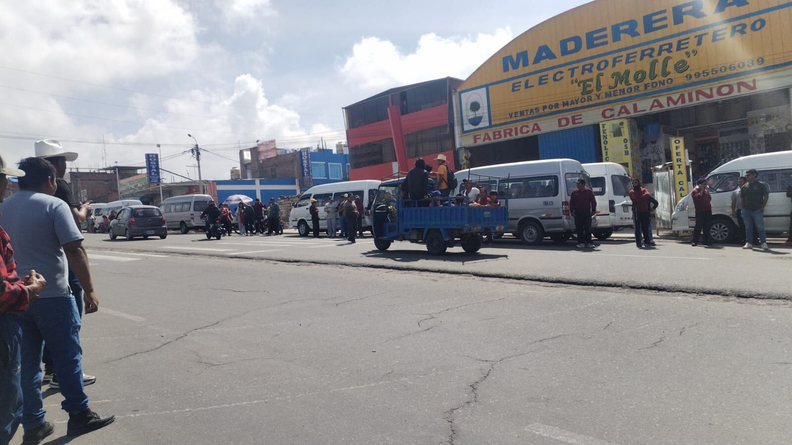 Informalidad del transporte afecta a los pobladores (Foto: Yunsu Pariapaza)