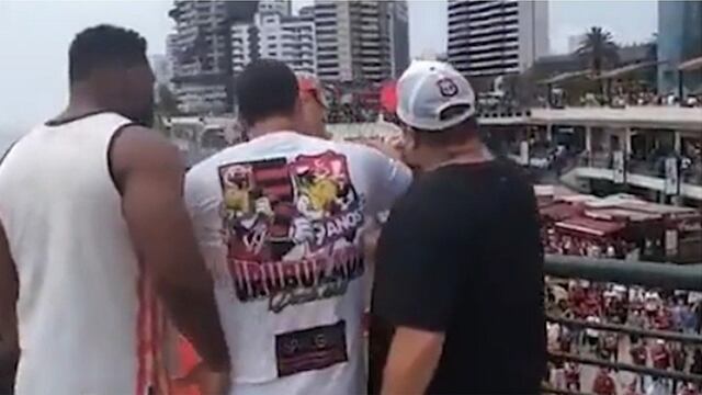 Hinchas de River realizan gestos racistas contra fanáticos de Flamengo (VIDEO)