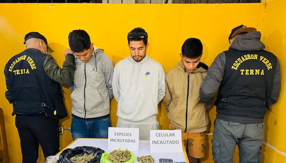 Los tres detenidos fueron llevados a la unidad antidrogas de Tacna junto a la sustancia ilegal. (Foto: Difusión)