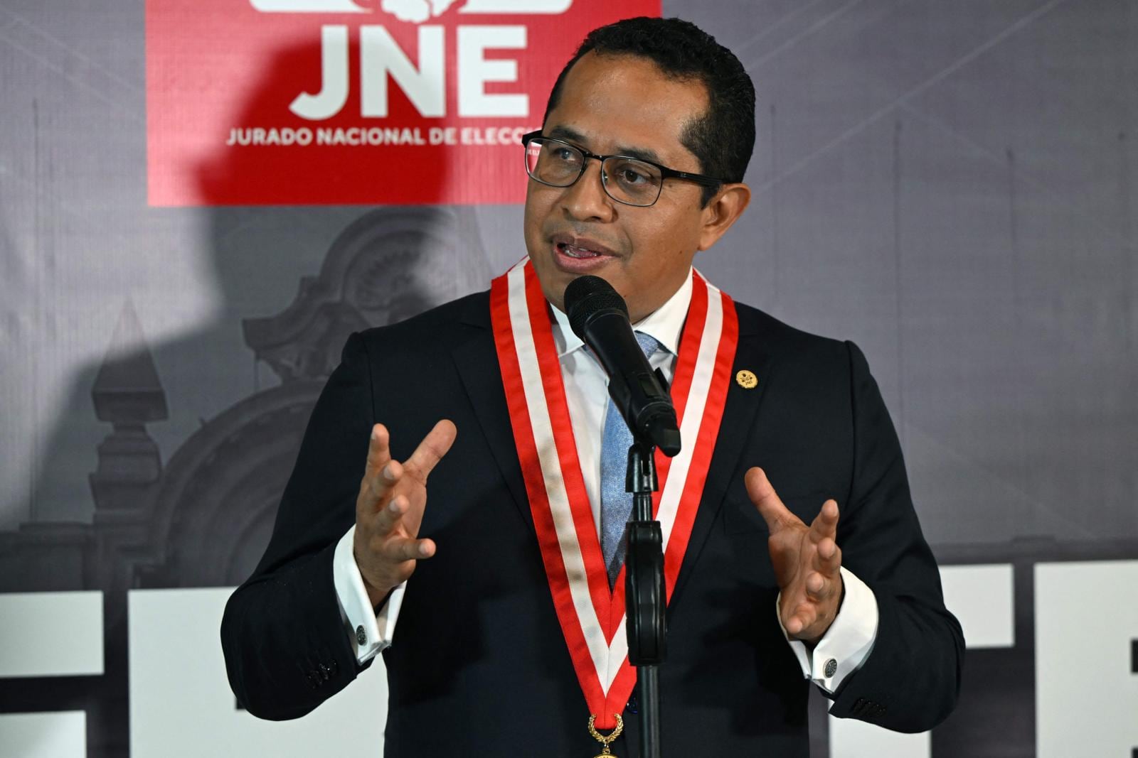 El presidente del JNE, Roberto Burneo, fue denunciado constitucionalmente. (Foto: AFP)