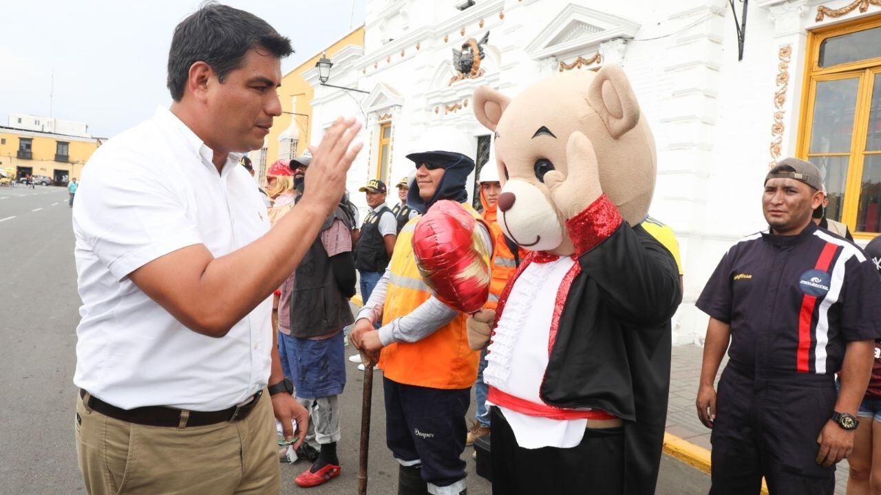Para el exregidor de la MPT, José Miranda, y el alcalde vecinal de Mampuesto, Gerardo Reyes, se está repitiendo lo mismo que en la gestión de Arturo Fernández. El alcalde Reyna pide tiempo.