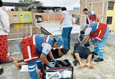 Dos jóvenes se salvan de morir electrocutados en Piura