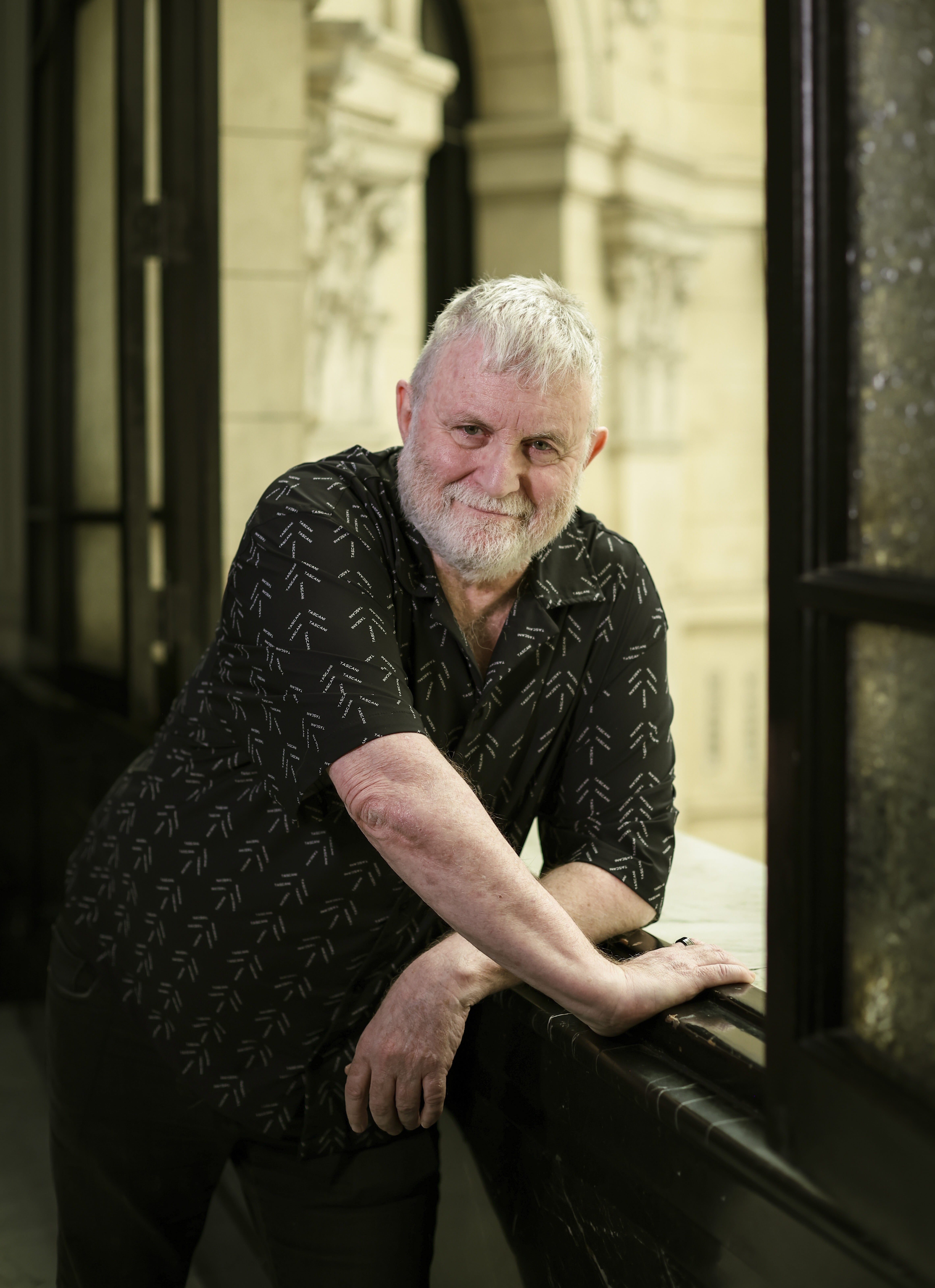 "Yo no le puedo pedir a un actor verdad, vulnerabilidad, un trabajo sensible, un trabajo al servicio de la obra que implique ver su rostro, y yo tener cara de monstruo", dice Ricky Pashkus.
. Foto: Joel Alonzo/GEC