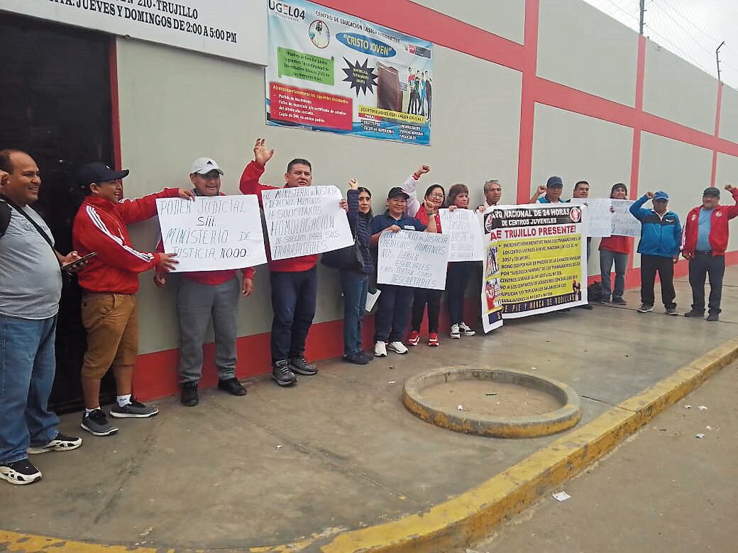 Aseguraron tener “sueldos de hambre”, por lo que le exigen al gobierno de turno el pago de un bono para cubrir los gastos de la canasta familiar.