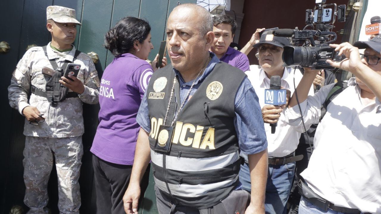 Antes de irse, aseguró que los criminales extranjeros serán enviados a Challapalca. De otro lado, confirman rotación de policías.