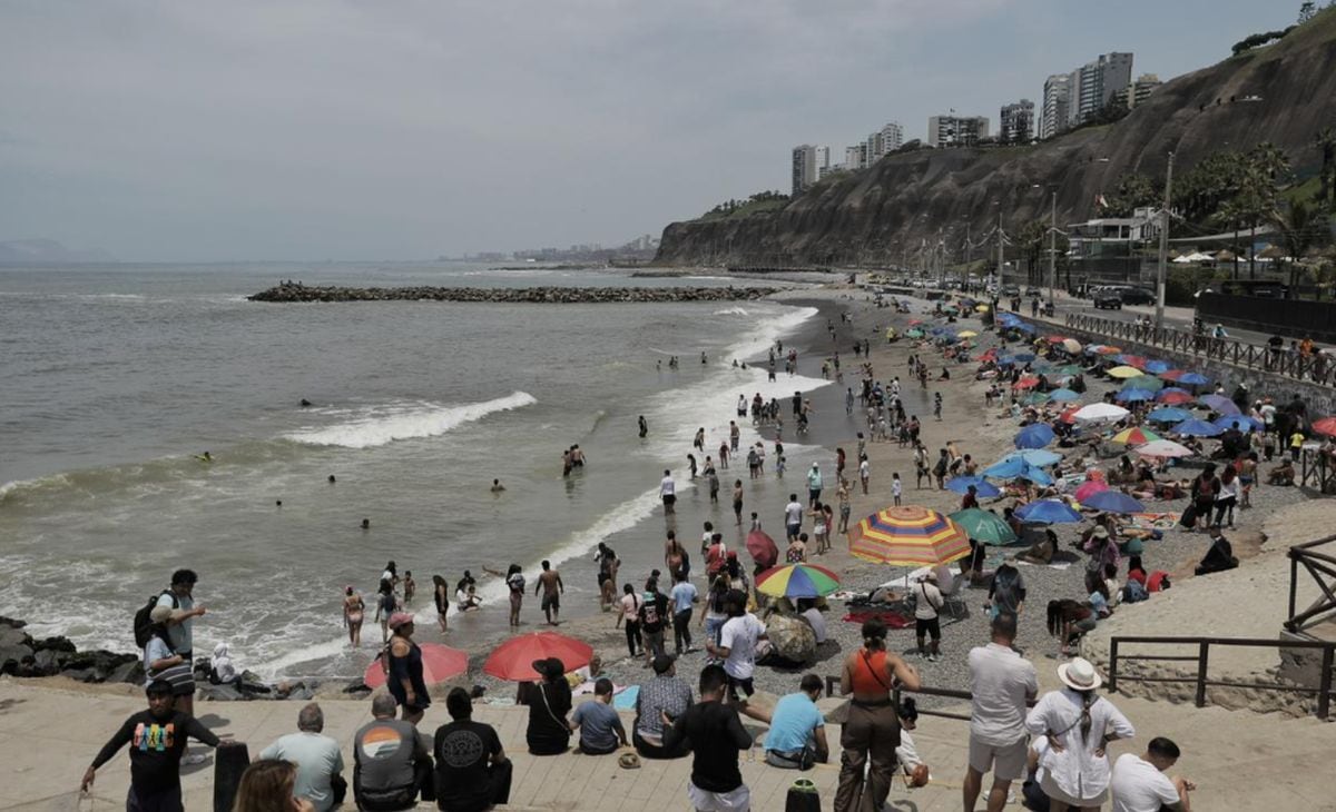 Digesa recuerda que la contaminación del agua y la arena puede generar infecciones y pide revisar la plataforma Verano Saludable antes de acudir al mar. | Foto: Joel Alonzo/ @photo.gec